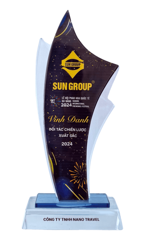 Cúp vinh danh đối tác chiến lược xuất sắc Sun Group DIFF 2024 – Nano Travel