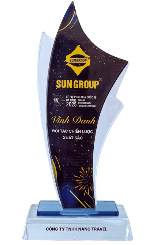 Cúp vinh danh đối tác phân phối vé pháo hoa DIFF chính thức 2025 – Nano Travel